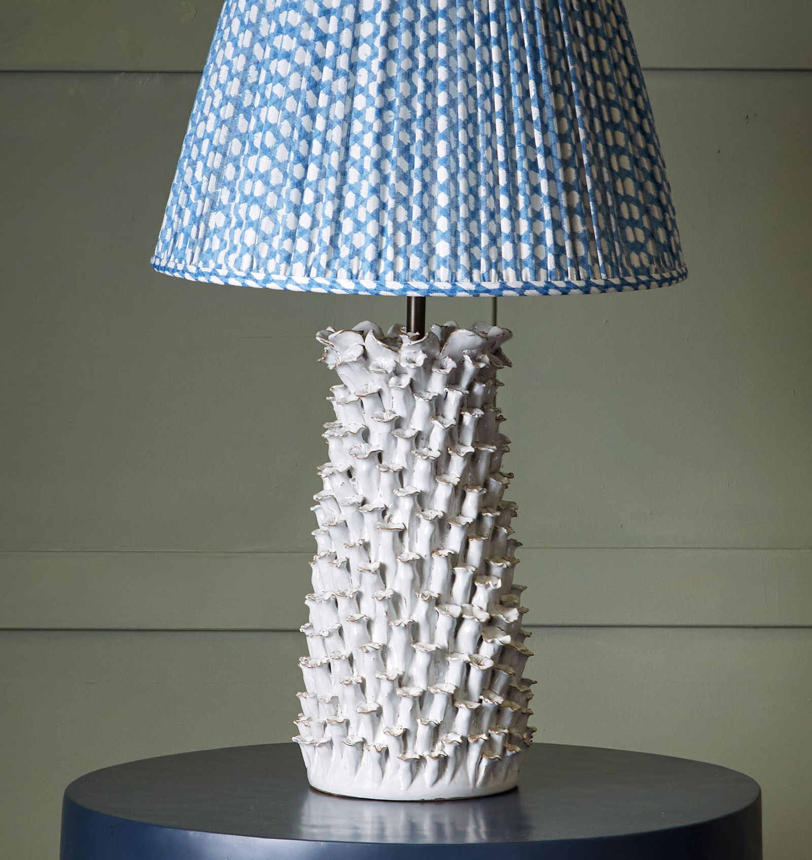 Violet Table Lamp Small White 103322 01b